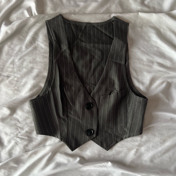 ✒️NWOT Solado Button Down Crop Vest🖋️ - Picture 3 of 4